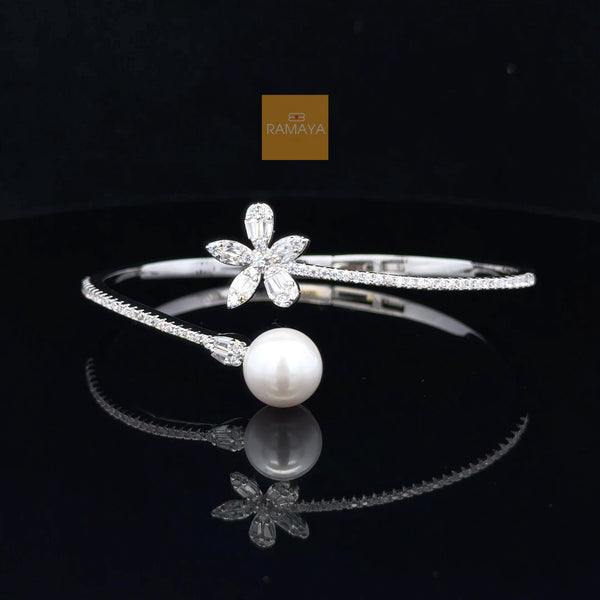 Elegant Floral Pearl Bracelet