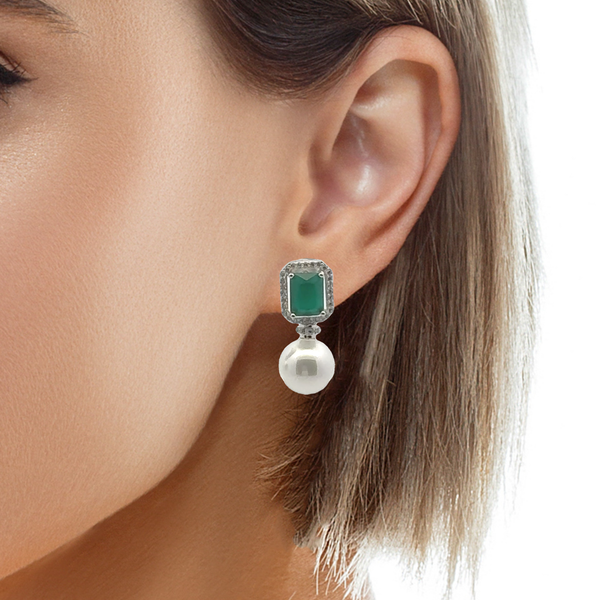 Elegant Green and Pearl Earrings
