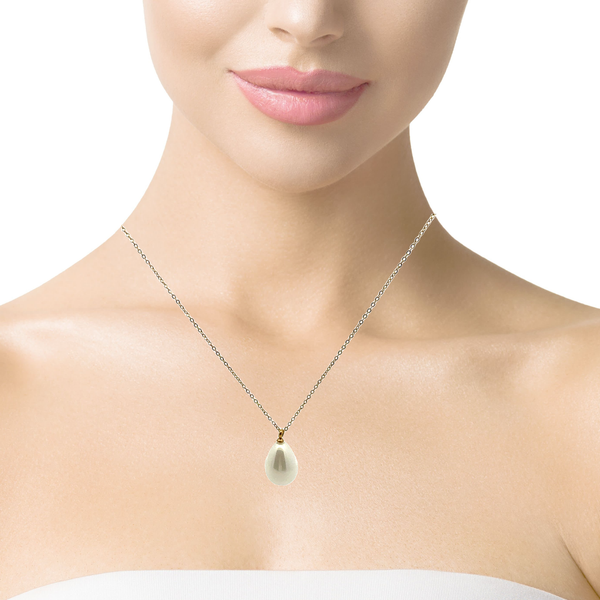 Elegant Gold Pendant Necklace