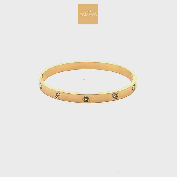 Elegant Gold Bracelet with Sparkling Accents