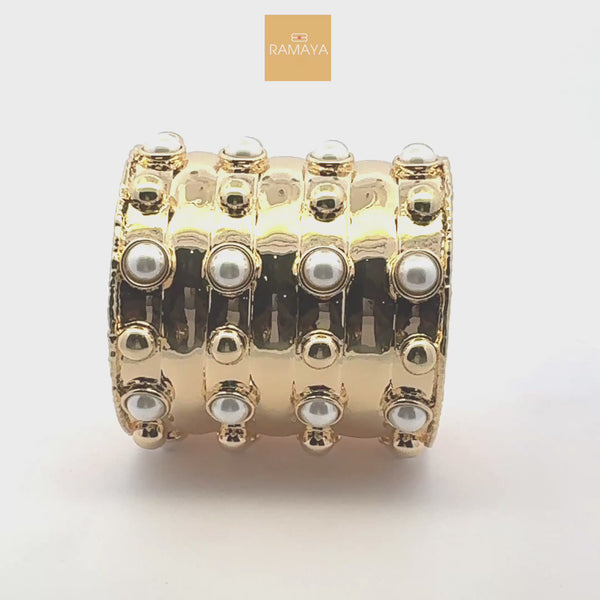 Elegant Gold and Pearl Bracelet